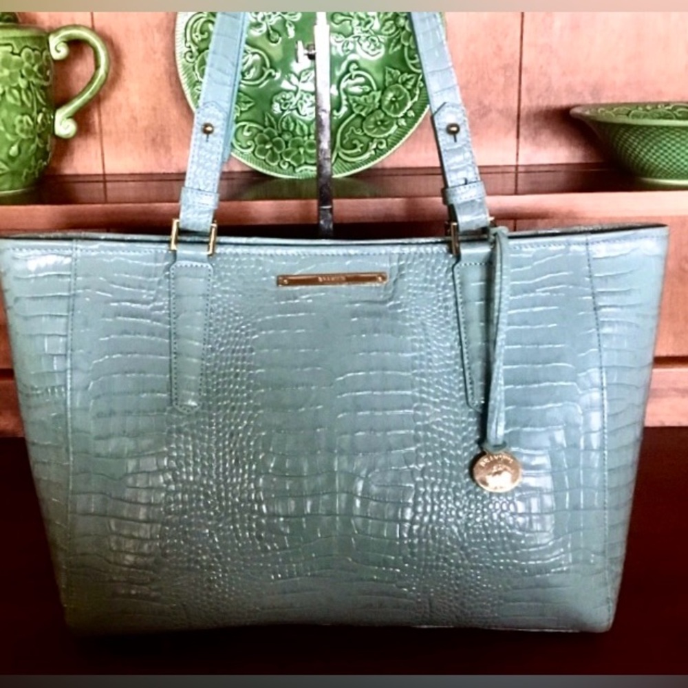 🦋💛EUC Brahmin Med. Arno Tote in Cascade Majestic💛🦋 - Picture 8 of 12
